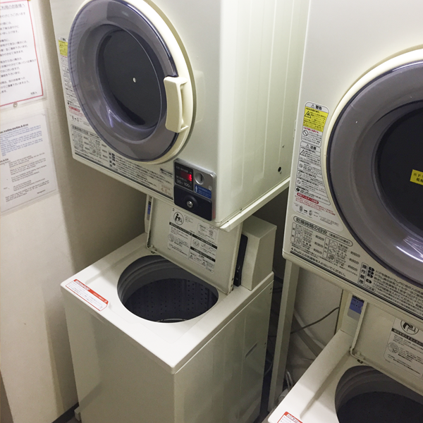 洗濯機と乾燥機を各３台設置。